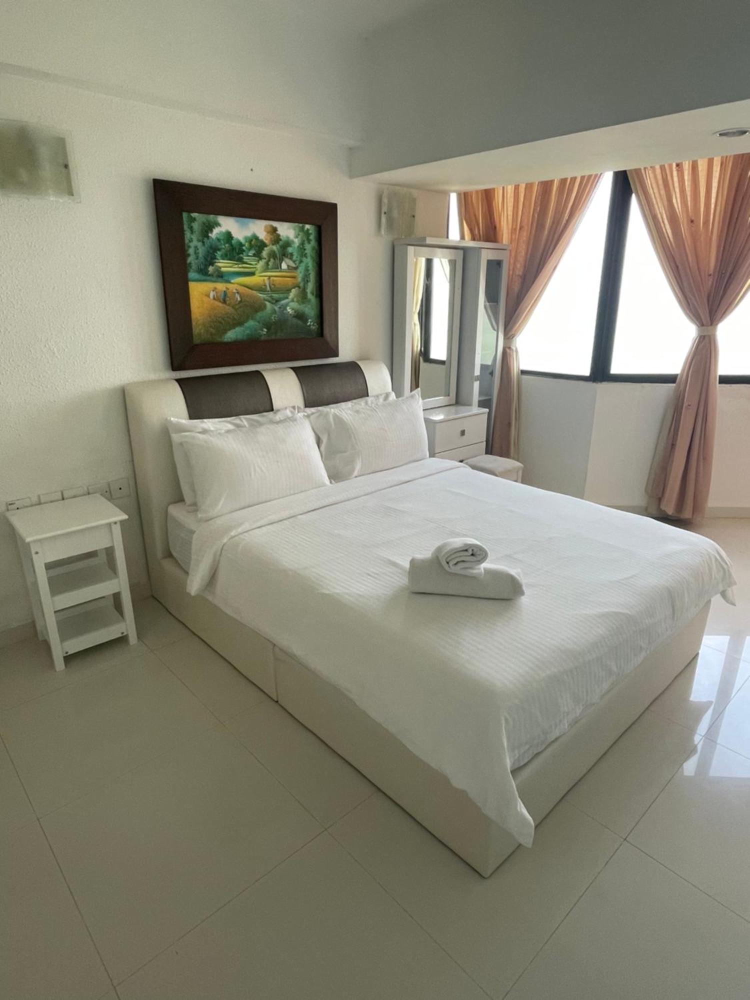 The Ferringhi Seaview Apartment Бату Феринги Екстериор снимка